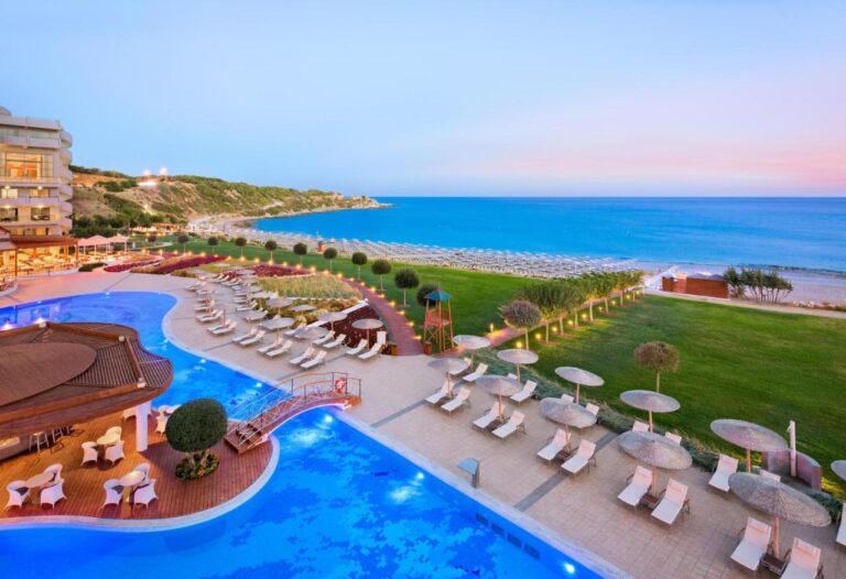 Elysium Resort en Spa strand en zwembad