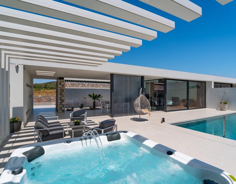 Zwembad en jaquzzi Amara Luxury Villas