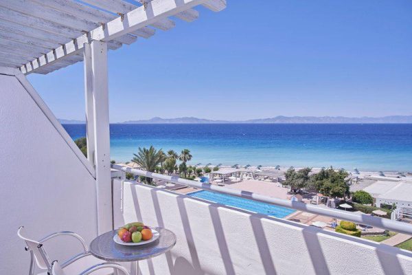 Balkon met zeezicht van Blue Bay Resort