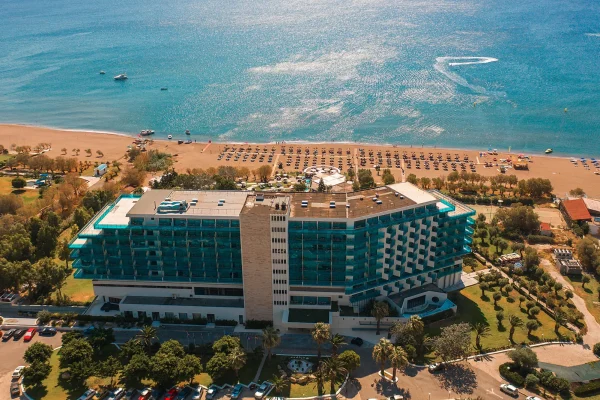 Bovenaanzicht van Calypso Beach Hotel