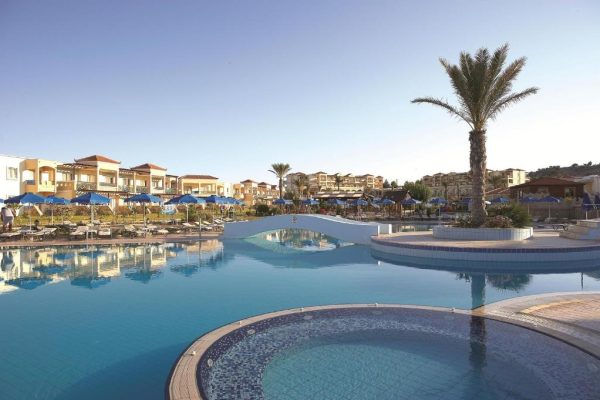 Zwembad van Lindos Princess Beach Hotel