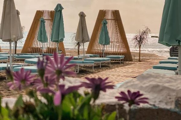 Strand van Mitsis Faliraki Beach Hotel en Spa